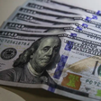 Dólar cai mais de 1% no Brasil depois de disparada pós-eleição