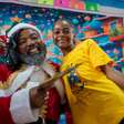 Papai Noel já chegou a duas favelas cariocas. E ele é preto