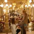 Paris Jackson, filha de Michael Jackson, revela estar noiva de colega de banda; veja fotos