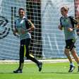 Filipe Luis e Marcos Braz discursam em treino final do Flamengo