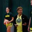 Quem é Pokey Chatman, americana que vai treinar a seleção brasileira feminina de basquete