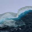 Maior iceberg do mundo se liberta e se move para o norte