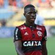 Vini Jr. recebe homenagem do Flamengo após premiação: 'Sua gente tá em festa'