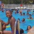 Crianças faveladas terão muito assunto para redação "minhas férias" no RJ