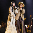 Lady Gaga defende direitos trans ao vencer Grammy com Bruno Mars
