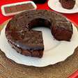 Bolo de chocolate de liquidificador, fofinho e sem leite
