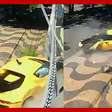 Ferrari fica destruída após motorista perder o controle e bater veículo em muro em SP