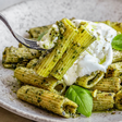Prepare um saboroso Rigatoni com Pesto de Pistache e Burrata