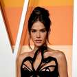 Bruna Marquezine elege decote arrasador em festa pós-Oscar