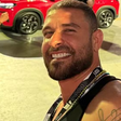 Diogo Nogueira se irrita, interrompe show e xinga torcedores do Galo após provocação; veja