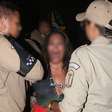 Mulher suspeita de morder pessoas em camarote nega versão e defesa diz que ela sofreu 'abordagem truculenta'