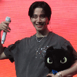 Lee Junho recebe o carinho das fãs em primeira passagem pelo Brasil
