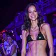 'Só pele e osso': magreza de Bruna Marquezine no Carnaval 2025 viraliza em fotos e atriz vira alvo de críticas por corpo. Entenda!