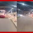 Ônibus invade calçada e atropela pedestres após motorista ter mal súbito no RS; uma pessoa morreu