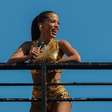 Anitta solta o verbo contra foliões que brigavam em bloco: 'Bando de c****'