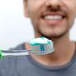 Os micróbios escondidos em nossas escovas de dentes