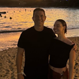 Isis Valverde usa 2 looks estilosos na praia com Marcus Buaiz