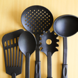 "Incrivelmente constrangedor": estudo disse que era perigoso usar utensílios de cozinha pretos, mas errou