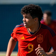 Joia do Real Madrid, filho de craque brasileiro é convocado pela primeira vez para a Espanha sub-17