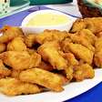 Iscas de frango com requeijão temperado: um petisco para fazer em casa