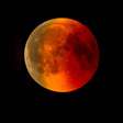 Qual o significado espiritual da Lua de Sangue? Tarólogo revela 4 afirmações para ritual de sorte e o que NÃO fazer