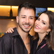 Com Junior, Sandy aposta em all black e bolsa de paetês