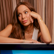 Anitta lança a inédita 'Larissa' e narra a intimidade de um amor leve