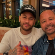Pai de Neymar pagou R$ 80 mil para vídeo do jogador não ser divulgado, diz jornalista