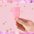 Faz mal usar coletor menstrual? A gente te explica!