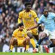 City sai na frente, mas cede empate duas vezes ao Brighton pela Premier League