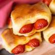 Enroladinho de salsicha com queijo: faça a receita que rende até 60 unidades
