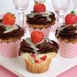 Cupcake bombom de morango: o melhor dos dois mundos