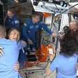 O alívio e alegria de astronautas 'presos' no espaço há 9 meses com chegada do resgate