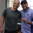 Neymar posta foto com Alex, multi-campeão pelo Cruzeiro: "Ídolo"