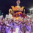Desfile de escolas de samba reafirma tradição popular de Porto Alegre