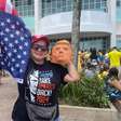 Manifestante vestida de Trump em ato bolsonarista é socióloga e revela já ter votado no PT por 'questões de representatividade'