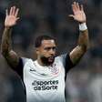 Depay garante bônus com nova assistência pelo Corinthians