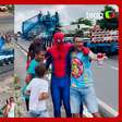 Transporte de transformador gigante vira atração e atrai multidão em Pernambuco