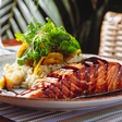 Dia do Salmão: 10 pratos para saborear o peixe em diferentes versões