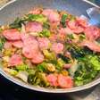 Refogado para o PF: escarola com calabresa e cebola - delícia