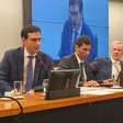 Leo Prates, eleito presidente da Comissão de Trabalho, chora ao falar do pai e do apoio de ACM Neto