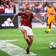 Coritiba pode punir Rafinha por participação em evento do Bayern; jogador se pronuncia