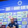 Técnico do Cruzeiro, Leonardo Jardim cita Messi, Suarez e Neymar ao comparar elenco