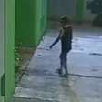 VÍDEO: Homem é flagrado invadindo condomínio no bairro de Piatã