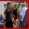 Vice-prefeito de SP e padre Júlio Lancellotti discutem em São Paulo