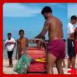 Yuri Alberto faz 'bico' como sorveteiro em praia de AL e viraliza: 'Tiozinho do sorvete'