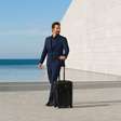 TUMI celebra 50 anos com campanha "Made For You Since 1975"