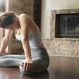 Vácuo abdominal: conheça técnica do yoga usada para emagrecer