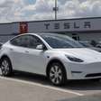 Carro da Tesla vai sozinho da loja à casa do comprador
