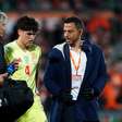 Após ser cortado, zagueiro, do Barcelona deixa a seleção espanhola